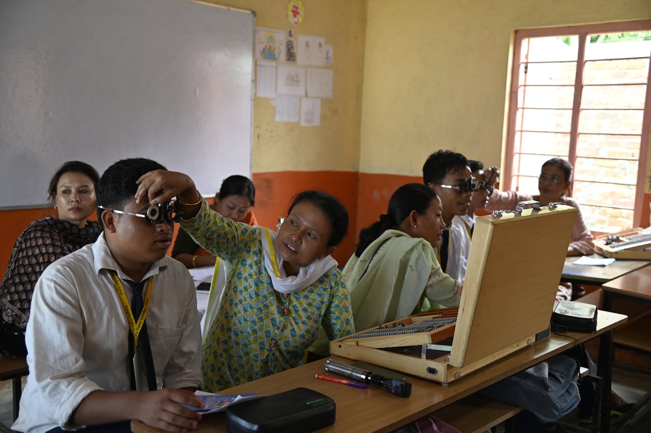 services-06 Educational vision screening session for children in an Indian classroom, promoting eye care.